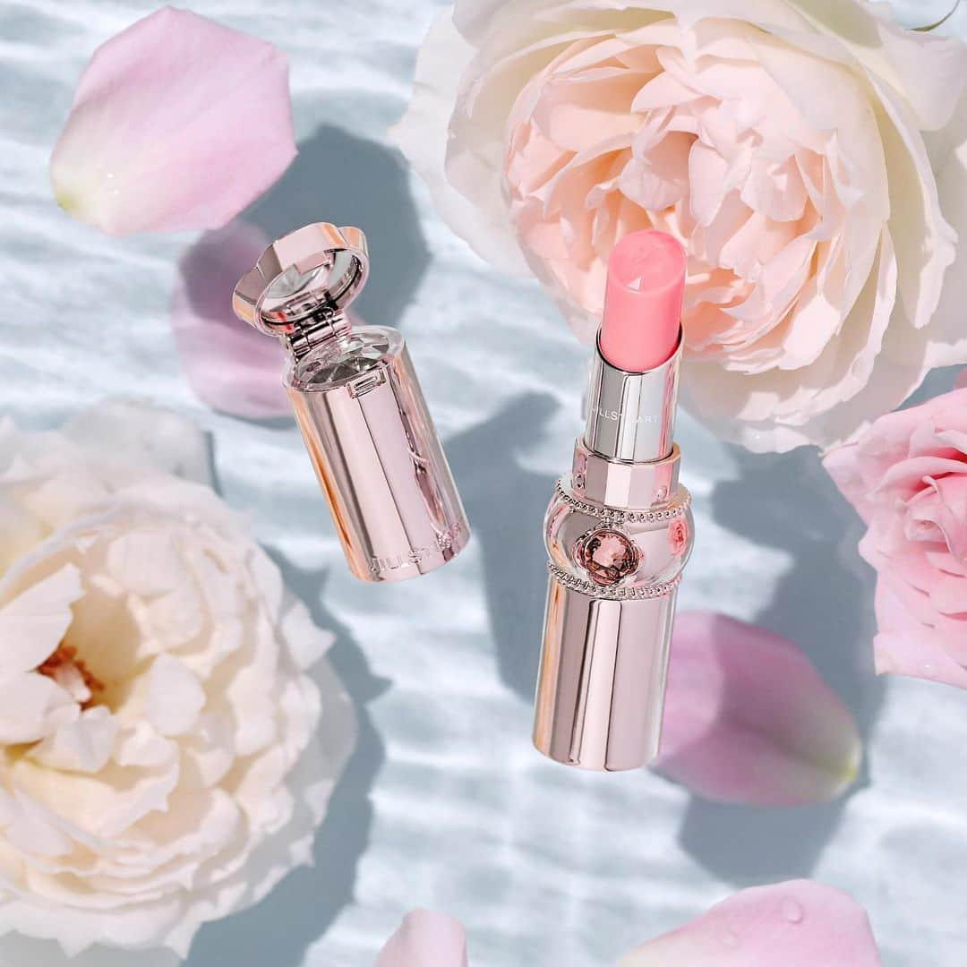 JILLSTUART BEAUTYさんのインスタグラム写真 - (JILLSTUART BEAUTYInstagram)「JILL STUART lip glow serum balm  2月5日(金)発売 《1月22日(金)より予約開始》  ■リップグロウ セラムバーム(全5色)  リップオイルのようにツヤ高く、 リップクリームのように軽い塗り心地。  ベビーミントエキス・トウガラシエキス(カプサイシン含有)・ジンジャーエキスがスーっとした清涼感を与え、 ぷっくりとボリュームアップした唇へと導きます。  思わず何度も塗りたくなるほど心地よい リップバームで、唇をケアして。  #jillstuart #jillstuartbeauty #ジルスチュアート #リップグロウセラムバーム #リップバーム #リップケア #ジルリップ #リップ」1月18日 18時00分 - jillstuartbeauty