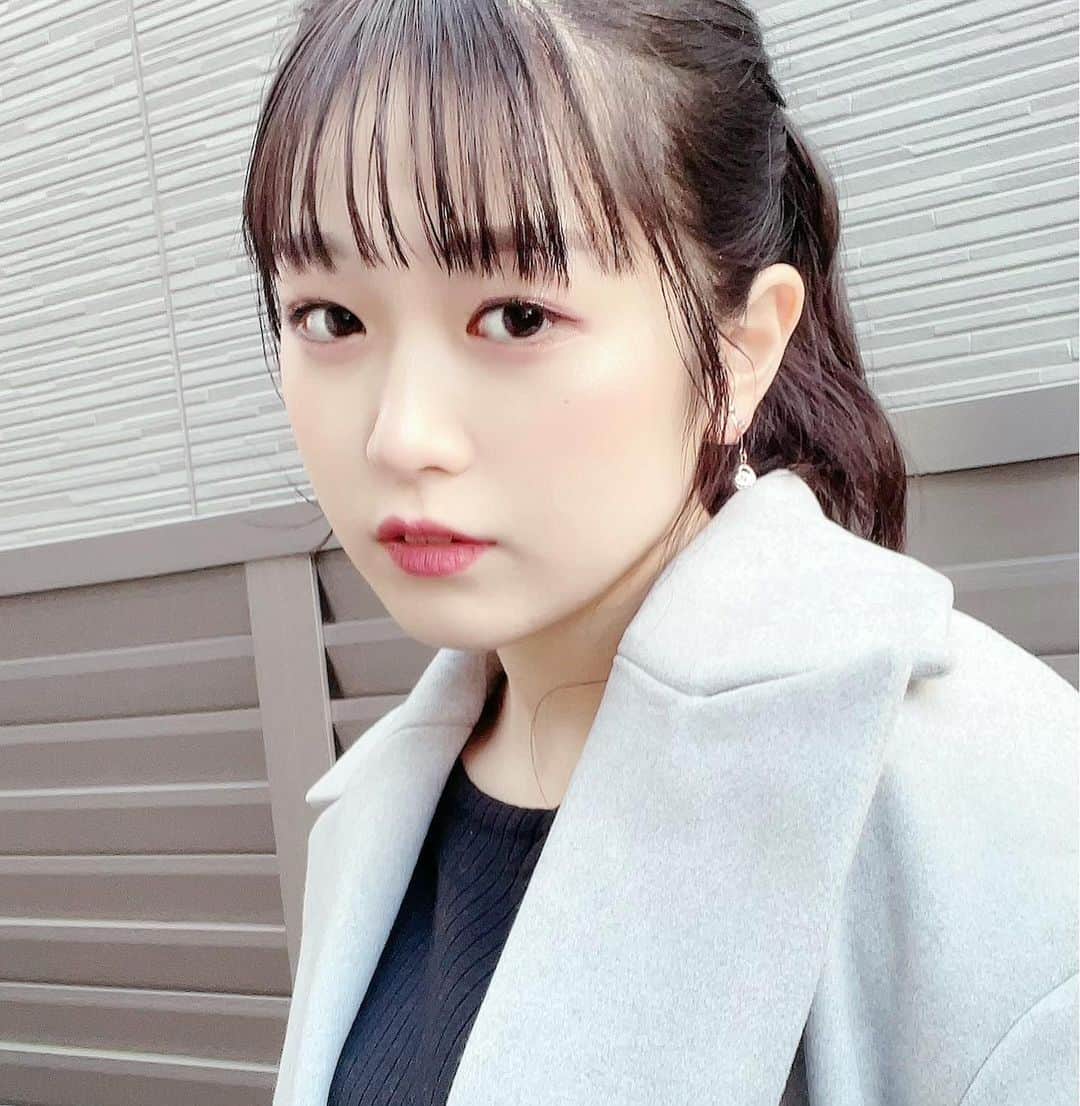 ミユフィーヌ（REVERBEE）のインスタグラム：「寒い😵❄️#コート #ビックカラーコート #ポニーテール」