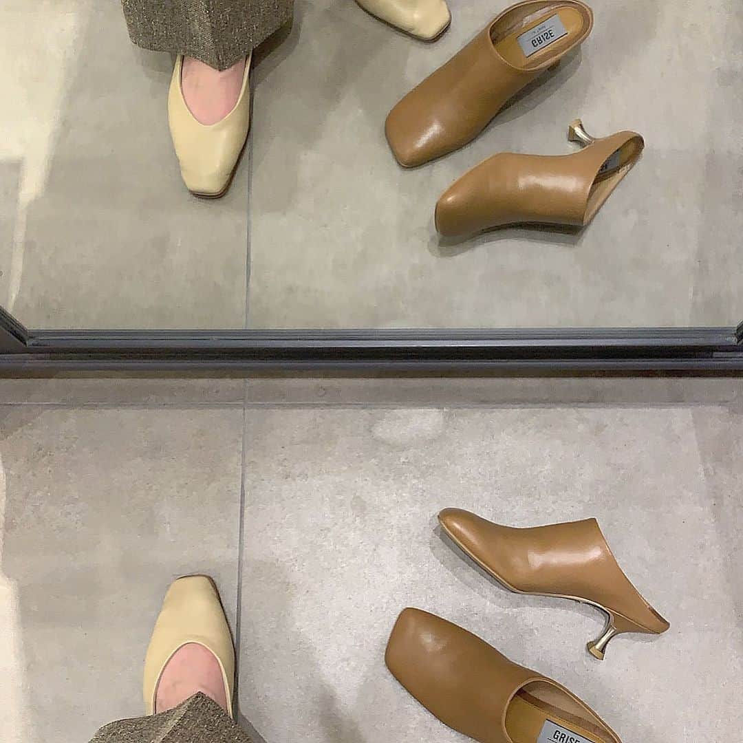 ukapiのインスタグラム：「⠀ ⠀ 今年の初シューズ👡は こちらの2足に決定っっ♡ ⠀ ⠀ @letalon_jp @grise.jp  #ルタロン#letalon#フラットシューズ」