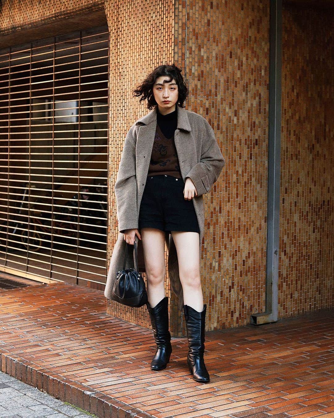 のインスタグラム：「TOKYO STREET STYLE⁣⁣ Name: @___chie11  Occupation: Student Outer: #Used Top: #Used Inner: #UNIQLO Pants: #Used Boots: #Used #streetstyle#droptokyo#tokyo#japan#streetscene#streetfashion#streetwear#streetculture#fashion#ストリートファッション#コーディネート ⁣⁣ Photography: @yuri_horie_」
