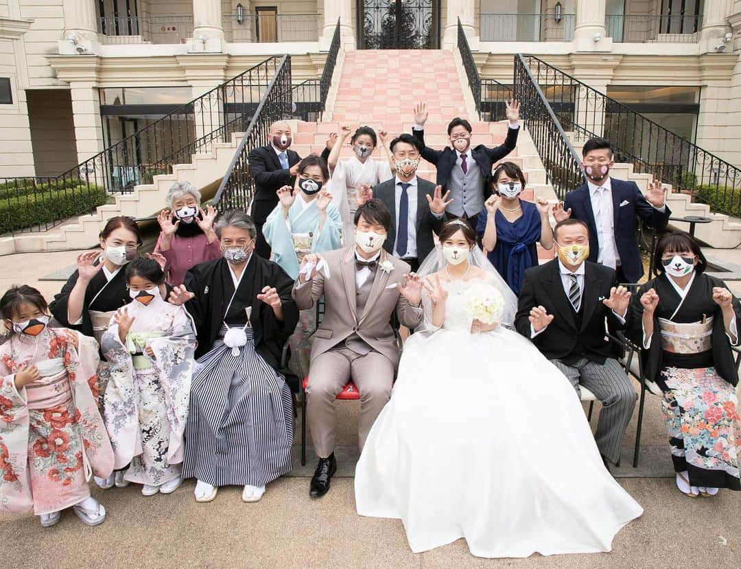 富山結婚式 ヴィラグランディス富山のインスタグラム：「, ,  どうぶつマスク🐶💓 , みんな違う柄のマスクが とってもかわいくておもしろくて 自然と笑顔になっちゃいます☺︎ , 今の時代を活かしてできることも 結婚式の楽しみ方は無限大♾ , , , , #結婚式をあきらめない  #ヴィラグランディス富山  他の写真も気になる方はプロフィールから 公式HPをご覧下さい▶︎▶︎▶︎」