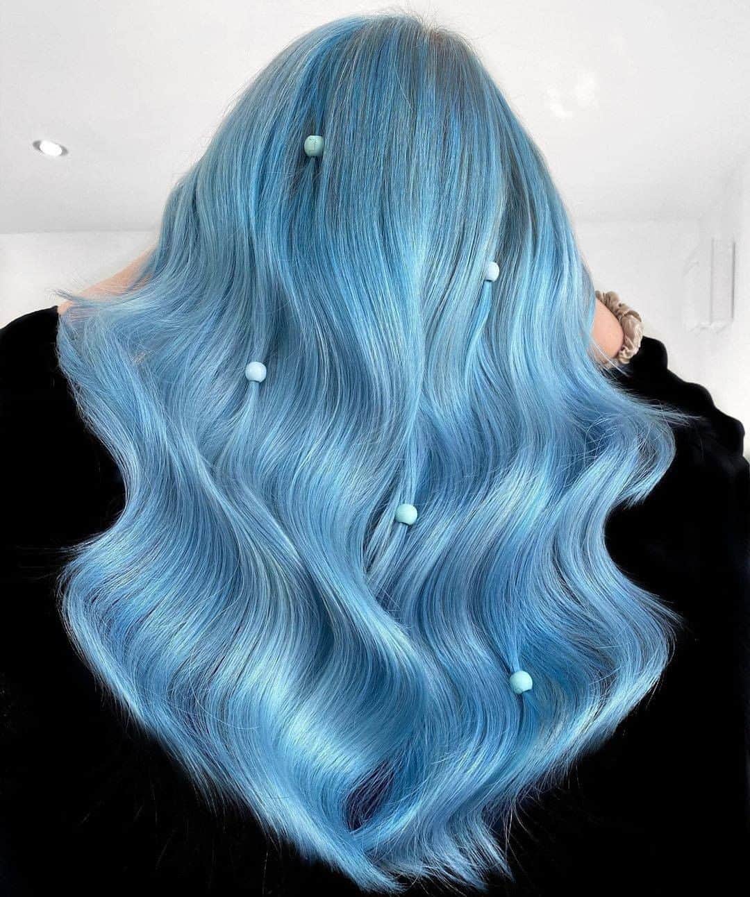 ghd hairさんのインスタグラム写真 - (ghd hairInstagram)「Brightening up Blue Monday with these baby blue waves 💙💙💙 @glam.by.heather   #ghd #ghdhairpro #bluemonday #hairstyling #wavyhair #bluewaves #bluehair」1月18日 18時15分 - ghdhair