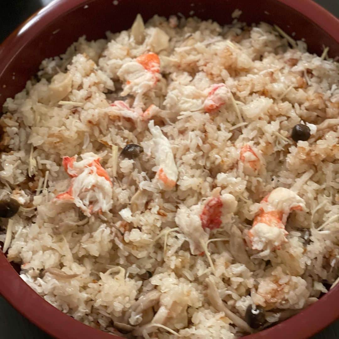 松久信幸さんのインスタグラム写真 - (松久信幸Instagram)「I got crab 🦀 from @miraifinemeats . Finished crab rice with scallops and shimeji mushrooms and ginger  #snowcrab  #scallops #shimejimushroom #ginger」1月18日 18時17分 - therealnobu