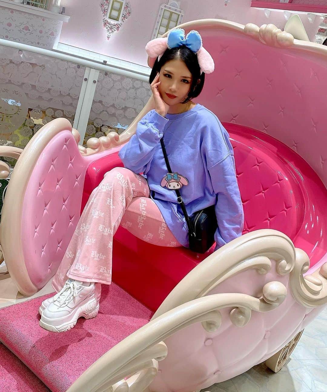 Yukkyのインスタグラム：「今日はマイメロ先輩のお誕生日だから 寝ないで会いに行ったのに会えなかった😡 ねむいっ🥱！！！！！ . . . . . #puroland#mymelody#birthday#sanriopuroland#instalike#instafashion#instadaily#lfl#fff#dayoff#pink#ootd#cordinate#mood#makeup#サンリオ#ピューロランド#ピューロアンバサダー#マイメロディ#マイメロ#誕生日#ダンサー#黒髪ボブ#休日の過ごし方#推し事」