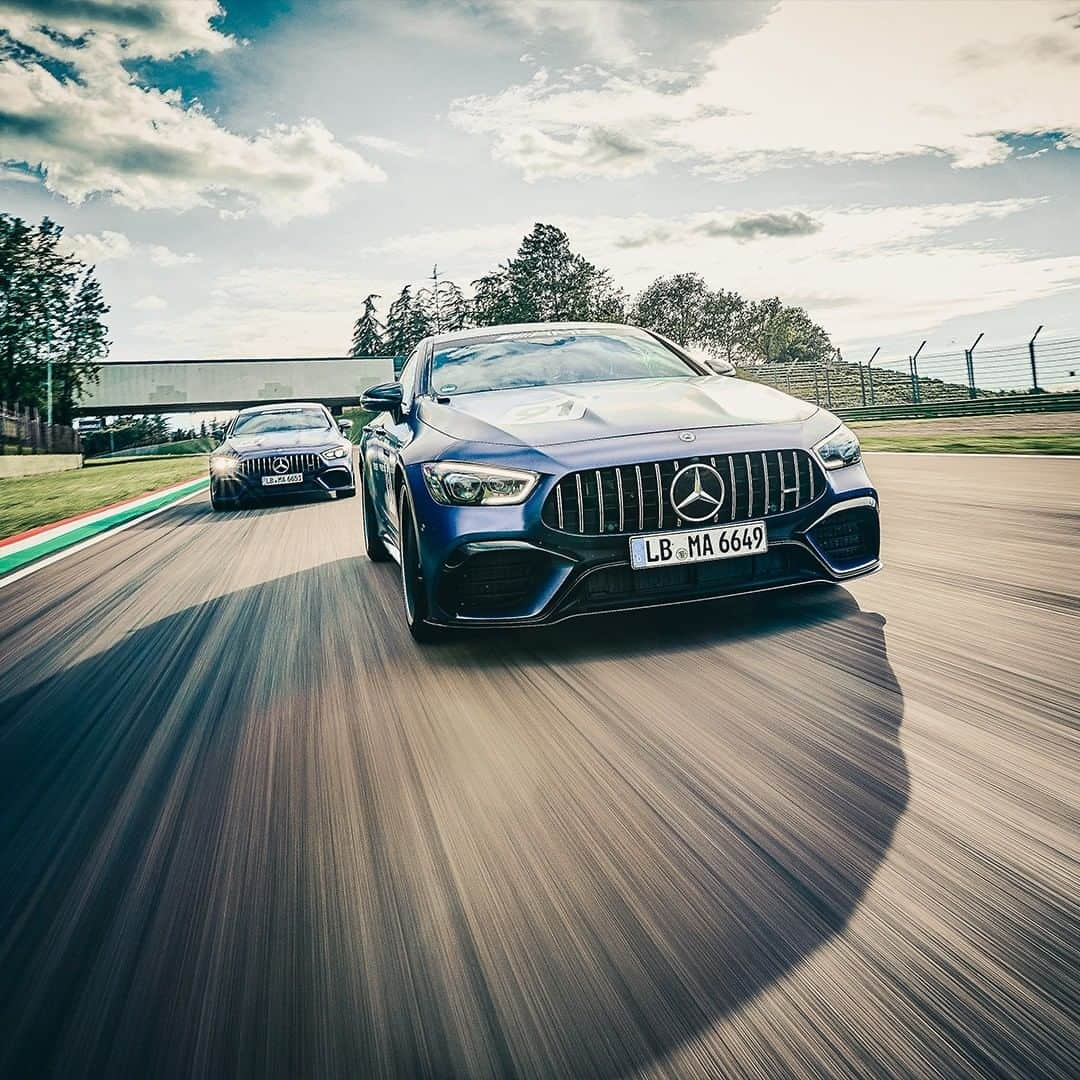 Mercedes AMGさんのインスタグラム写真 - (Mercedes AMGInstagram)「Satisfy your need for racing speed with the #AMGracetracktrainings. Book your Performance Training now and join the #WorldsFastestFamily – no previous experience needed!  #AMGracetracktrainings #drivingperformance #WorldsFastestFamily」1月18日 18時26分 - mercedesamg