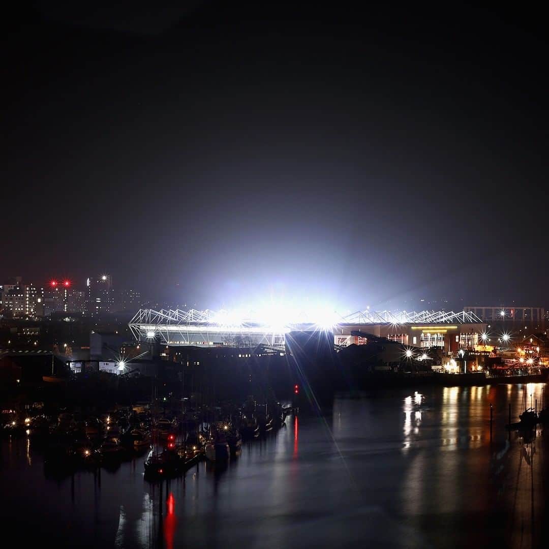 サウサンプトンFCさんのインスタグラム写真 - (サウサンプトンFCInstagram)「✨ Under the lights ✨ #saintsfc」1月18日 18時49分 - southamptonfc
