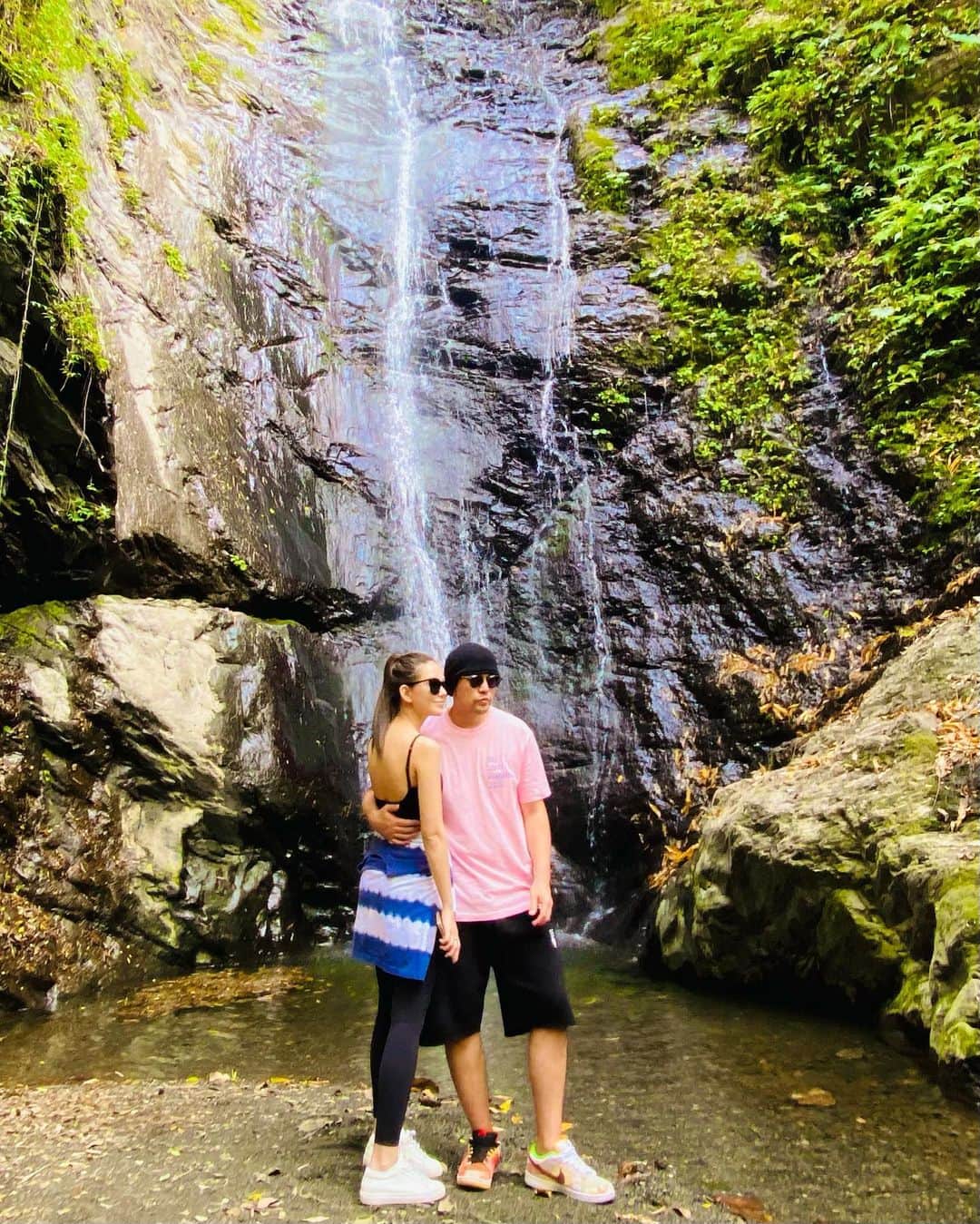 ハンナ・クインリヴァンのインスタグラム：「Who needs superheroes when you have a super husband? Happy Birthday, My superman!💕  生日快樂！我現實生活中的杜傑克💕 @jaychou  #壽星生日願望是健康快樂 #所以我們從爬山開始」