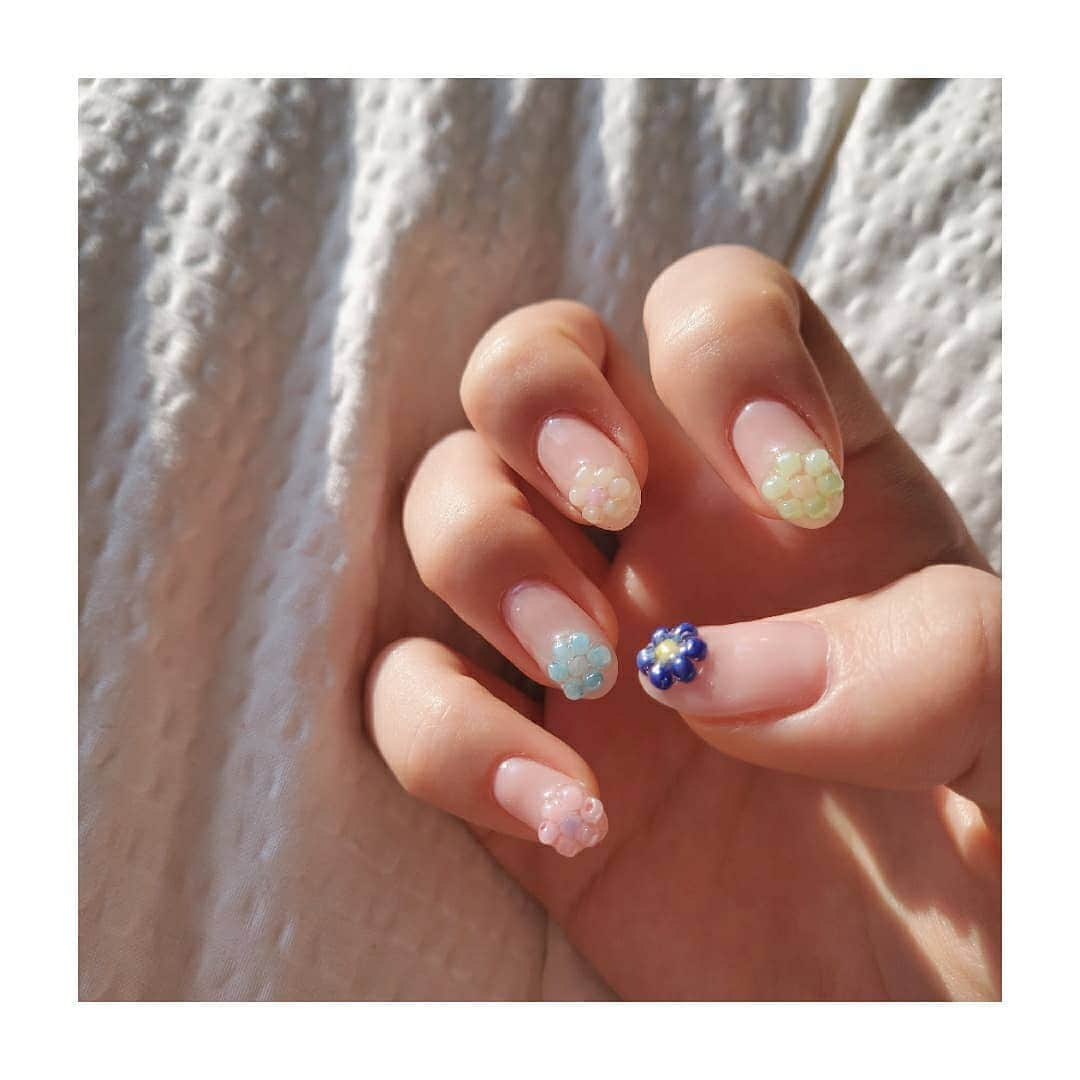 足立梨花さんのインスタグラム写真 - (足立梨花Instagram)「new ネイル💅﻿ #ビーズネイル だよ:)﻿ ﻿ いつもありがとう💜﻿ @a845_max」1月18日 18時58分 - adacchee