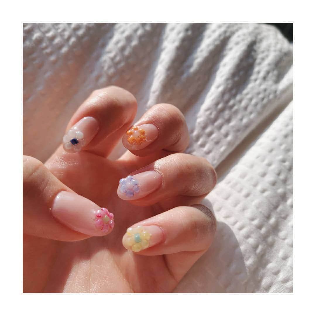 足立梨花さんのインスタグラム写真 - (足立梨花Instagram)「new ネイル💅﻿ #ビーズネイル だよ:)﻿ ﻿ いつもありがとう💜﻿ @a845_max」1月18日 18時58分 - adacchee