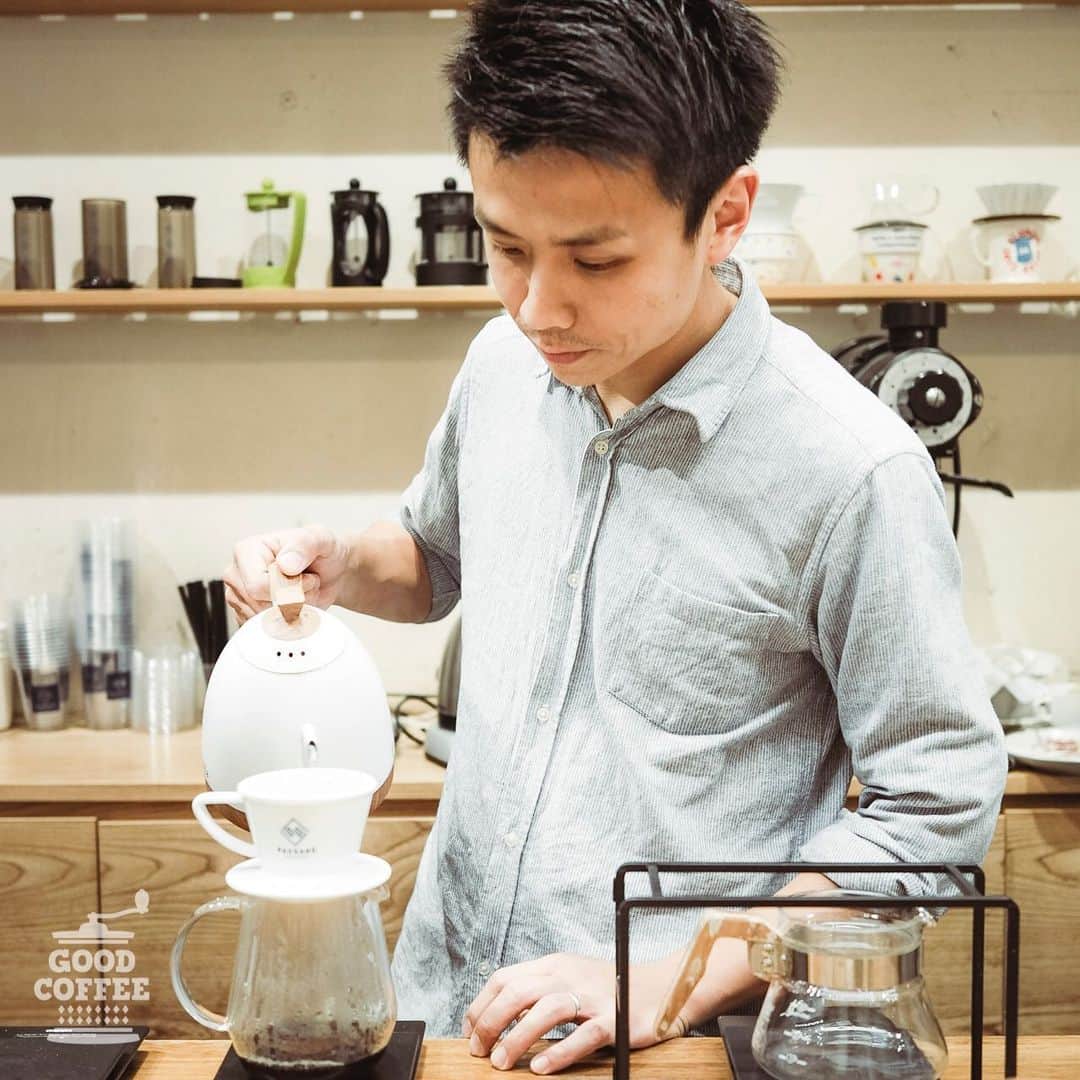 goodcoffeemeさんのインスタグラム写真 - (goodcoffeemeInstagram)「. ☕️ Good Coffee Crew Recommend Shop Info ☕️  【PASSAGE COFFEE (@passagecoffee) ／ 東京・三田】  GC Crew：@tomo__110 「2014年のWorld AeroPress Champion🏆でもある佐々木バリスタが率いるPASSAGE COFFEE。  “スペシャルティコーヒーを、特別ではなく、日常へ。”をコンセプトに、コーヒー豆の素材本来の魅力を引き出すため、祖師ヶ谷にあるROASTERYと共鳴させながら、様々な経験をつんだロースターやバリスタがコーヒー豆が”コーヒー”となる道筋を素敵につくりだして、私達に届けてくれます。」  — 📍東京都港区芝5-14-16 大正堂ビル1F 🕘7:30～19:00（土日祝 9:00〜19:00） 定休日：不定休 —」1月18日 19時00分 - goodcoffeeme