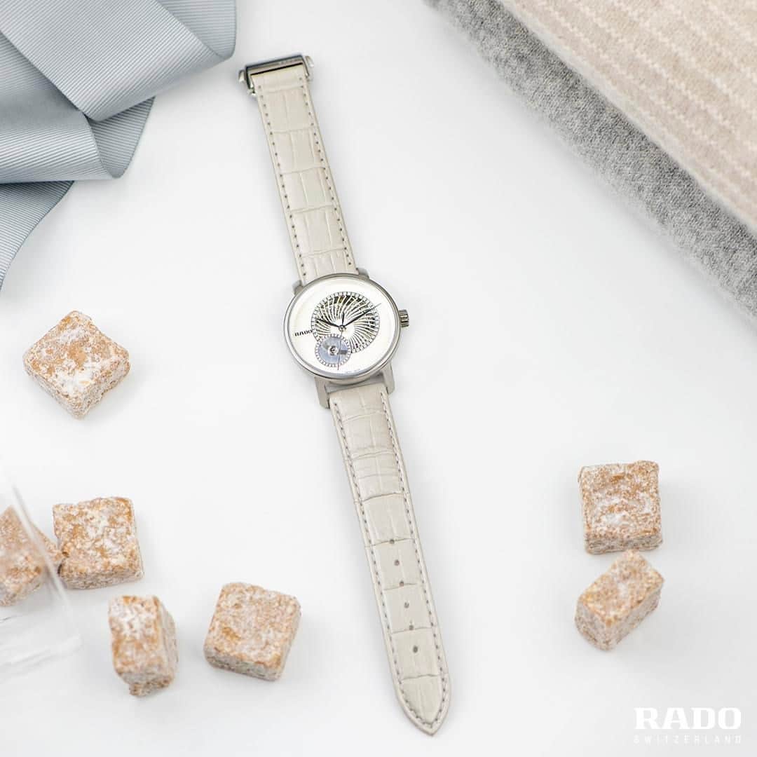 ラドーのインスタグラム：「2021 brings a time for individuality. Feel it with our Diamaster and its skeletonised dial, the finest diamonds and sunray motif. #RadoDiamaster #Feelit」