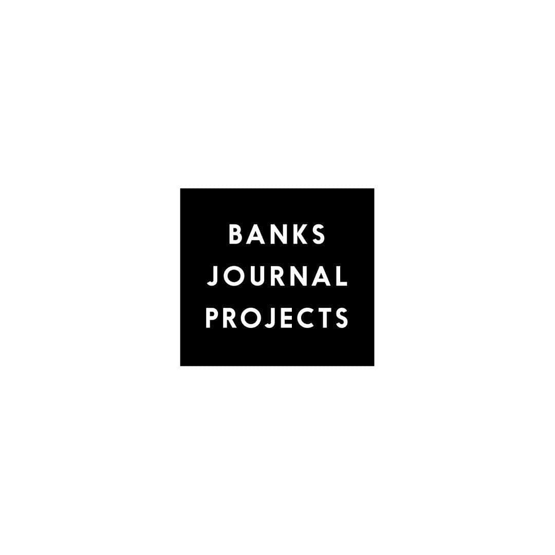 PORT of CALL Cafe&Store Tokyoのインスタグラム：「【Information:お知らせ📢】﻿ @banksjournal launch out a new collection #BanksJournalProject on 23rd, January at our store. #portofcall﻿ ﻿ 【アパレルブランドとして伝えるべき事はプロダクトで届ける】﻿ ﻿ 商業的な理由で廃棄されそうになっていた高品質な日本製の生地を集め @banksjournal のデザインチームが #リパーパス として企画。﻿ そして日本の職人に想いを託し新たに命を吹き込み形となった #BanksJournalProject ﻿ ・﻿ 未来に繋げる《サスティナブル》と職人が紡いだ《クラフツマンシップ》を、一歩先の次元で融合させて体現させた @banksjournal の新しいコレクションが今週末の1月23日(土)から順次到着致します。﻿ 22日(金)にはコレクション全貌がオンラインで公開予定、さらに店舗SNSでも随時アップデートさせて頂きますのでお見逃しなく！﻿ ﻿ 「何故その服を着るのか？」﻿ その理由は服が語ってくれる。﻿ ﻿ 着る人の魅力はデザインで、さらにその服のフィロソフィーでライフスタイルまで整えてくれるような、そんな“粋-iki”なコレクションです。PORTofCALL全てのスタッフが自信を持ってお勧めさせて頂きますので是非手に取ってご覧ください。﻿ ﻿ #pocnews ﻿ #banksjournal﻿ #banksjournalcollection #BJP #1月23日﻿ #sustainable #craftsmanship #repurpose」