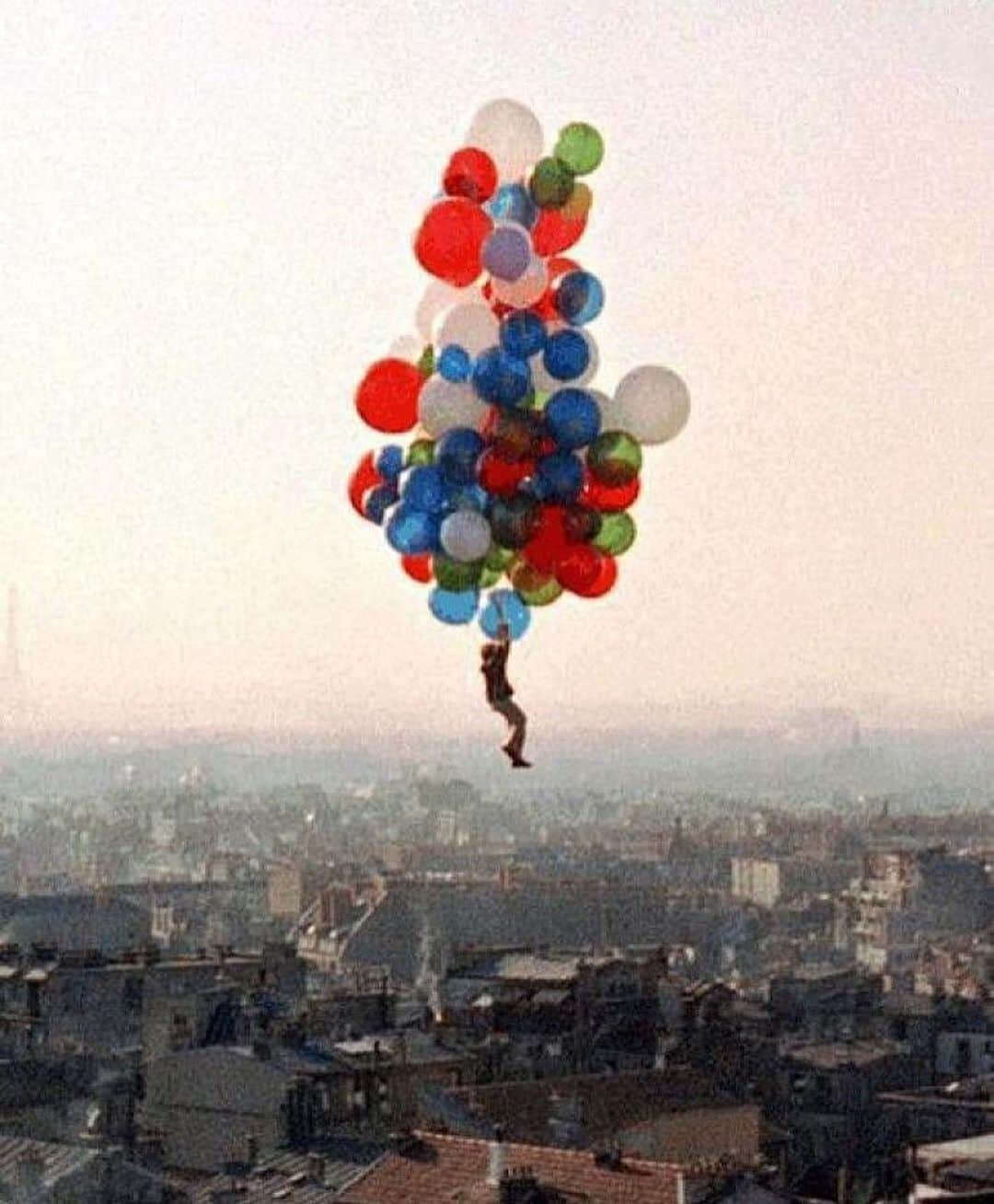 AnOther Magazineさんのインスタグラム写真 - (AnOther MagazineInstagram)「Monday escape plan 🎈⁠⠀ ⁠⠀ RG @mubi, is from The Red Balloon, by Albert Lamorisse 🔁」1月18日 19時03分 - anothermagazine