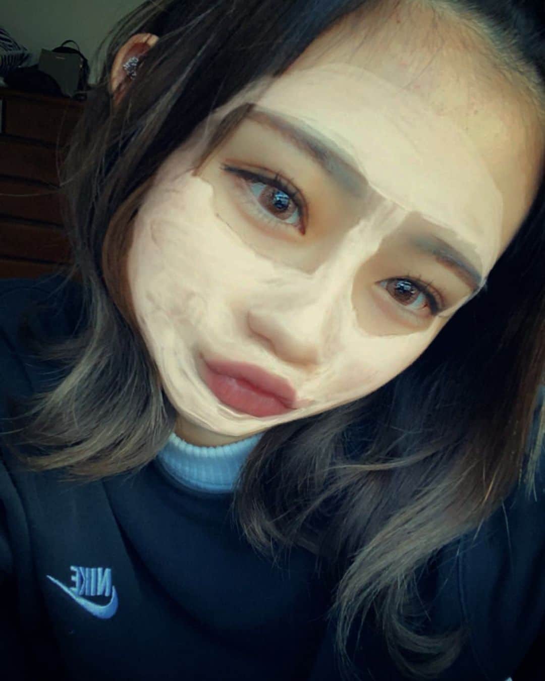 かれんのインスタグラム：「#selfie」
