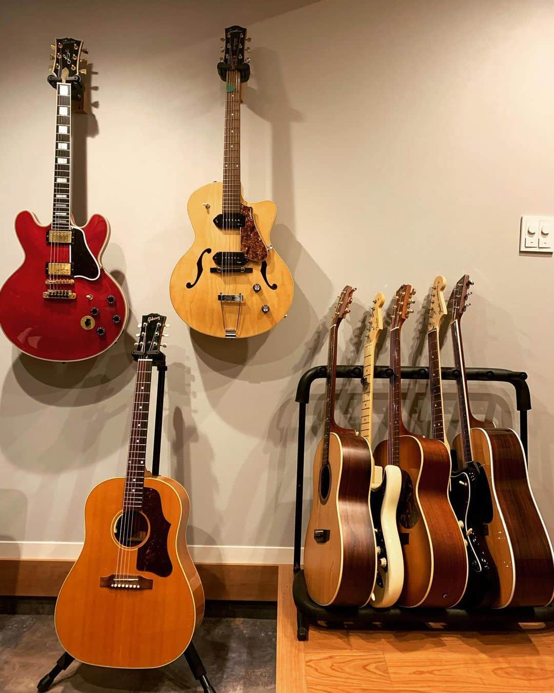 光永亮太さんのインスタグラム写真 - (光永亮太Instagram)「My Guitar Collections.  #gibson #fender #martin #godin #kyairi #maton」1月18日 19時17分 - mitsunagaryota