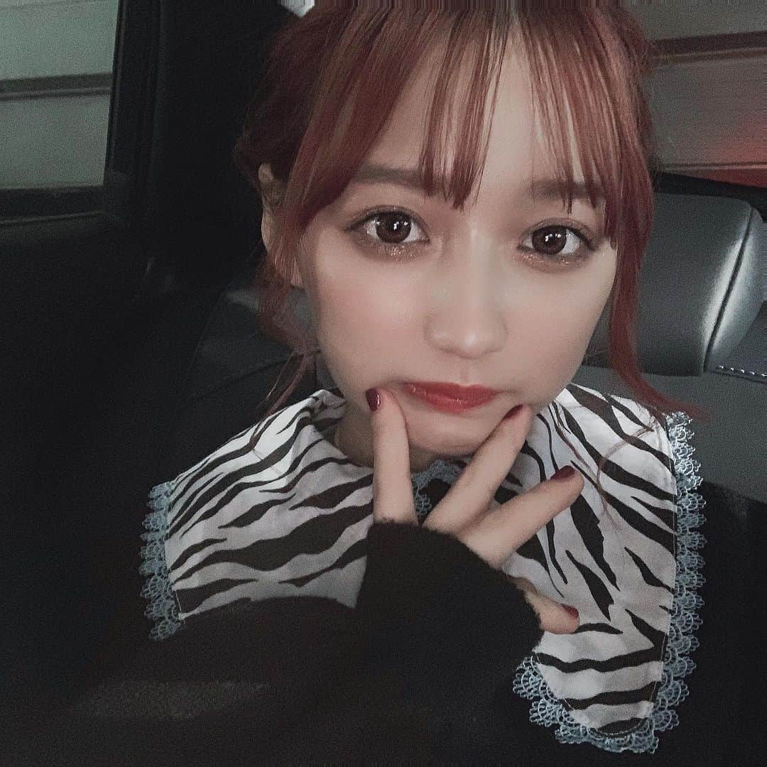 白川れなのインスタグラム：「最近はタレ目を心がけています❕❕﻿ ﻿ そしてピースしたつもりが 3 になってしまいます❕﻿ ﻿ ﻿ ﻿ ﻿ ﻿ ﻿ #ピンクカラー #ピンクベージュ#pink #hairstyle #haircolor # #daily #daily_photo_jpn #socialdistancing #makeup #美容学生 #メイク #lilac #バンド#portrait #좋아요 #소통 #팔로우 #팔로미 #오오티디 #데일리룩 #패션 #뷰티스타그램 #메이크업 #셀카 #赞 #粉我 #我的最愛 #韓国ヘア」