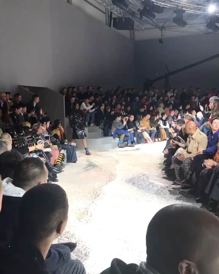 キム・ジョーンズのインスタグラム：「Three years I left @louisvuitton !!! @naomi @katemossagency」