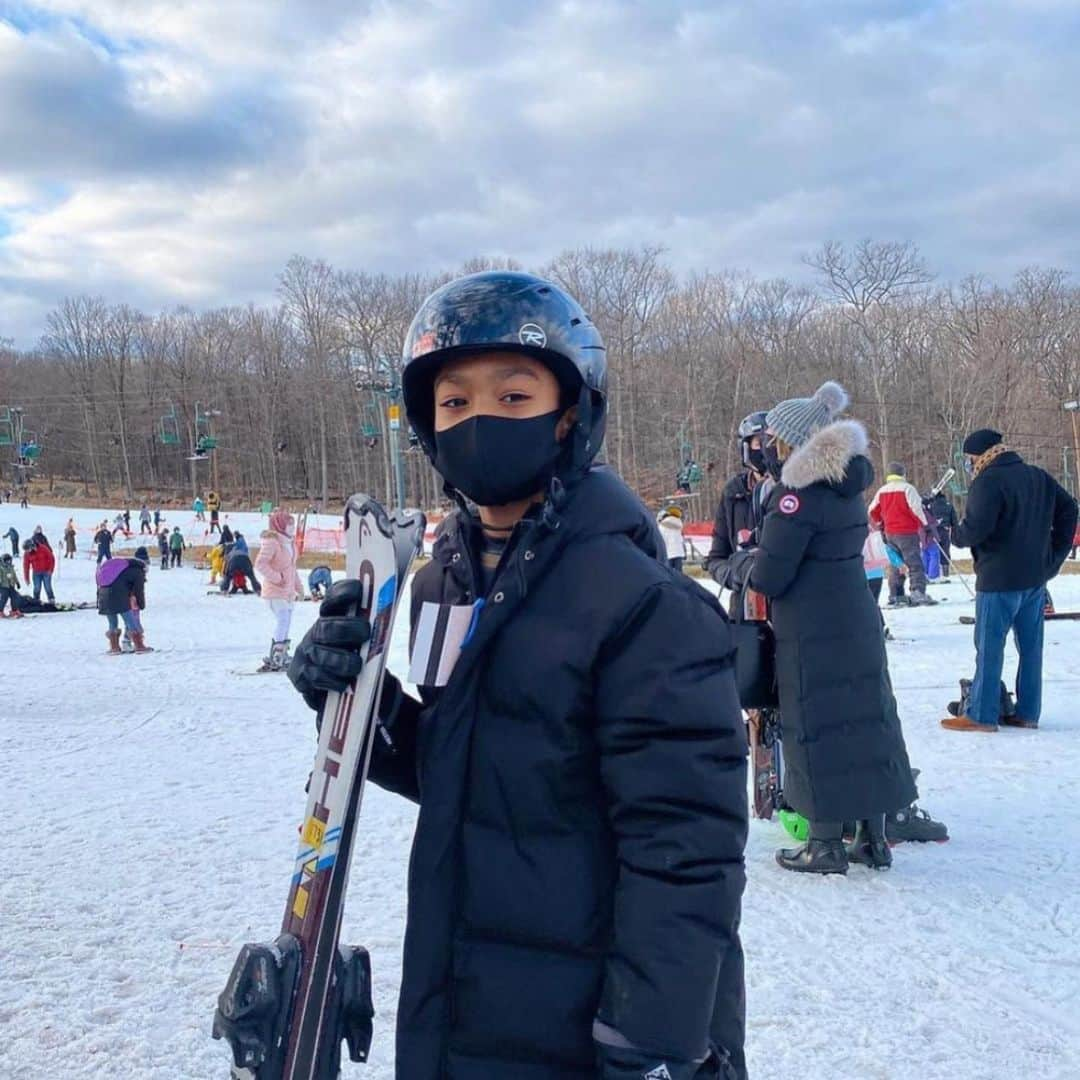 50セントさんのインスタグラム写真 - (50セントInstagram)「👀Bro this kid different, talking about he want to go skiing. I’m like skiing ⛷where, 🤷🏽‍♂️ok tell mommy i said take you . LOL #bransoncognac #lecheminduroi #bottlerover」1月18日 19時50分 - 50cent