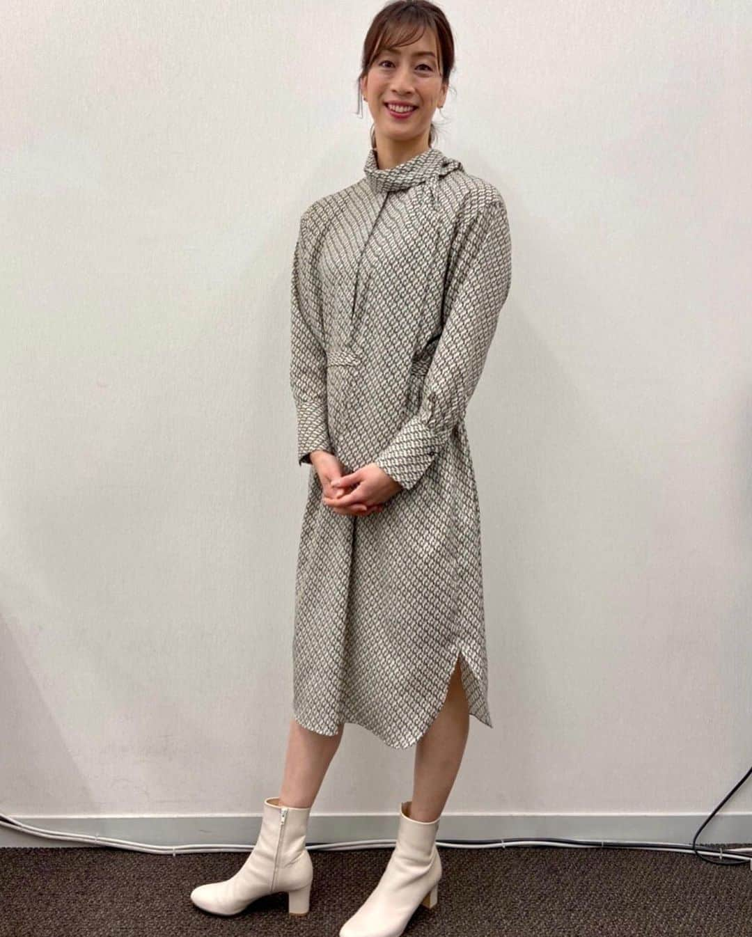 寺川綾さんのインスタグラム写真 - (寺川綾Instagram)「報道ステーション衣装です👗💡 先々週も先週もさらりとワンピで💃💓 #1/4O.A. #ワンピース #flandreonlinestore #アクセサリー #stellarhollywood #1/15O.A. #ワンピース #josephstudio #ピアス #roomx601 #リング #stellarhollywood #ありがとうございました🙏」1月18日 19時43分 - terakawaaya_official