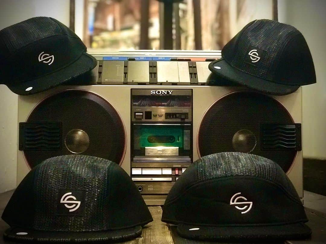 のインスタグラム：「[restock]  ✨SPINCONTROL BREAK CAP✨  スピンコントロールよりブレイクキャップが入荷しました🔥 さらに今まではコットン素材のみでしたが、なんとナイロン素材が追加されましたーーー🕺🏻🕺🏼🕺🏽  ニットキャップタイプが苦手という方、CAPタイプを待ち望んでいた方にオススメです😎  BBOYS/BGIRLS の必須アイテム、ヘッドスピン専用のキャップです。  👇オンラインストアでも購入可能です👇﻿  https://shop.dancers-c.com/?mode=grp&gid=2511207&sort=n  ﻿ 電話通販も可能です😊 ﻿ お気軽にお問い合わせ下さい✨ ﻿ ﻿ ダンサーズコレクション原宿店 ☎03-5474-9575  #dancerscollection  #dance  #harajyuku #spincontrol #spin #spincap #ダンコレ　#ダンサーズコレクション #原宿 #tokyo #東京 #break #breakin」