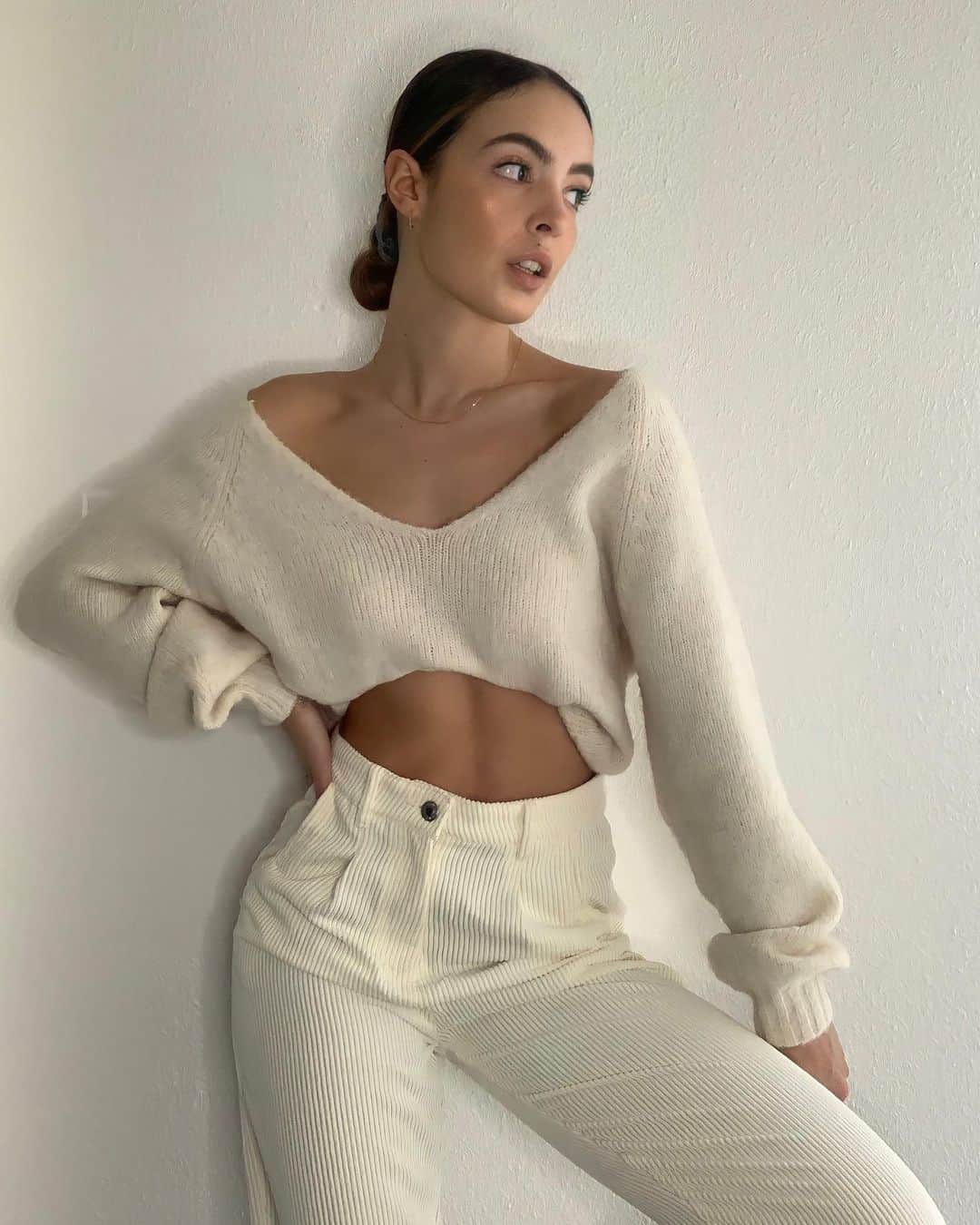 TALLY WEiJLさんのインスタグラム写真 - (TALLY WEiJLInstagram)「Staying in? - feel cozy and look good doing it☁️ Babe @rafaelaaacf stunning in our White V-Neck Jumper 🔎SPUACBUBLE-WHI006 ⁠ ⁠ #cremedelacozy #knitwear #loungewear #Fashion #OOTD #Style #InstaFashion #Vintage #Fashionista #StreetStyle #Stylish #WomensFashion #InstaStyle #LookBook #WhatIWore  #StyleInspo #LookBook #WIWT #FashionWeek #FashionStyle  #StyleBlogger #StreetFashion #outfitoftheday」1月18日 20時02分 - tally_weijl