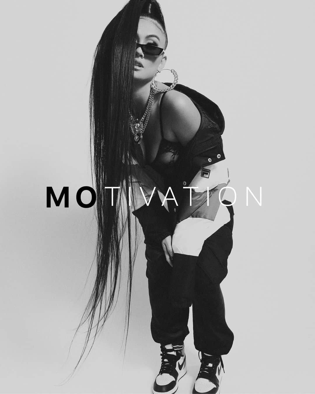 アグネス・モニカのインスタグラム：「MOtivation.  Be You. Your version of you.   People are gonna talk about u regardless of how good/bad you are. So be the BEST instead and reaaaaally give them something to talk about!   Lets lift each other up through motivational words. Tell me your favorite AGNEZ MO quote that inspires you.  Heres what u need to do: 1. Post your favorite AGNEZ MO quote on your Instagram story or feed. 2. Mention/tag @AGNEZMO and @eventori.id so we could repost it and spread the words out to the world. 3. Use the template from our IG story highlight.  Another year, another chance to get things done....and to get it done RIGHT. We got this!  #MOndayMOtivation #AGNEZMOtivation」