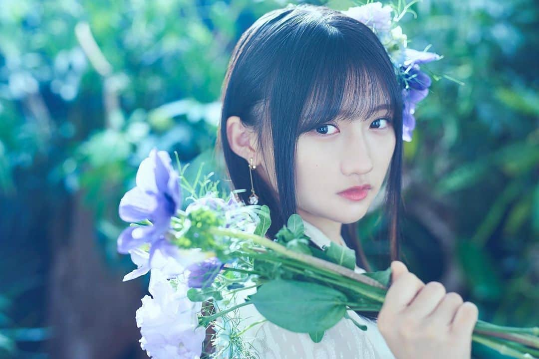 STU48さんのインスタグラム写真 - (STU48Instagram)「🌹🌹🌹  💐Music Voice💐  STU48 web連載企画 〜こんな時代こそ、アイドルが必要だ。〜  6thシングル選抜16人によるソロインタビューを 16日連続で掲載🌟本日は門脇実優菜 💙  STU48 6th New Single 『 独り言で語るくらいなら 』  2021年2月17日発売🌷  #STU48 #門脇実優菜 #KadowakiMiyuna #アイドル #オフショット #カワイイ #可愛い #japanesegirl #kawaii #idol #瀬戸内アイドル #瀬戸内 #setouchi  #6thSingle #独り言で語るくらいなら #新曲 #2月17日発売 #newrelease」1月18日 20時05分 - stu48.official