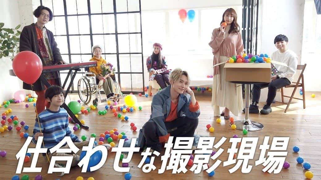 SKY-HIのインスタグラム：「📢YouTube SKYHICHANNEL VLOG更新！！﻿ ﻿ ／﻿ 「仕合わせ feat. Kan Sano」﻿ 🌈MVメイキング公開🌈﻿ ＼﻿ ﻿ カラフルで楽しい撮影現場になりました🎈﻿ ぜひチェックしてくださいね✅」