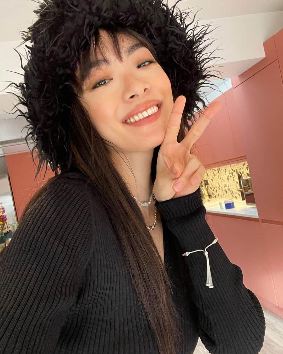 リナ・サワヤマのインスタグラム：「have a great day everyone !!!!!!!!!! tagged my face of the day 💗 what’s ur fave makeup product atm ???」