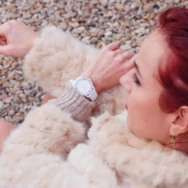 のインスタグラム：「Discover our first solar-powered watch ☀️➡ ICE solar power! 😁 A first step to change 🌱 (📸 @modebeautyvaloo) #icewatch #changeyoucan #icesolarpower #solarpower #sun #sustainablefashion #ecofriendly #style #nobattery #green #ecoresponsable #sustainability #ecology #watch」