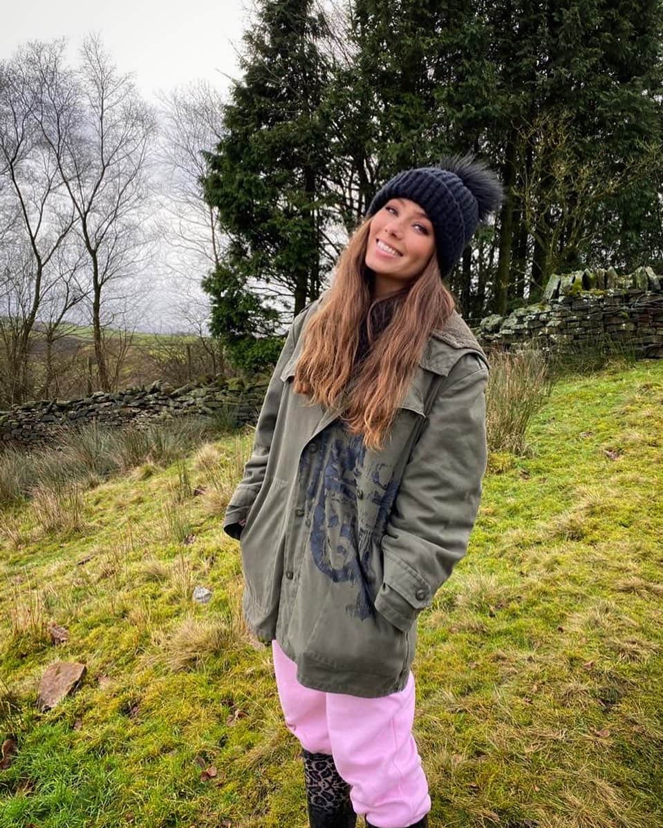 ニッキー・サンダーソンのインスタグラム：「Wake up every day grateful ✨  #goodmorning #grateful #happy #happyday #smile #outdoors #greatoutdoors #freshair #walk #longwalk #fit #getfit」