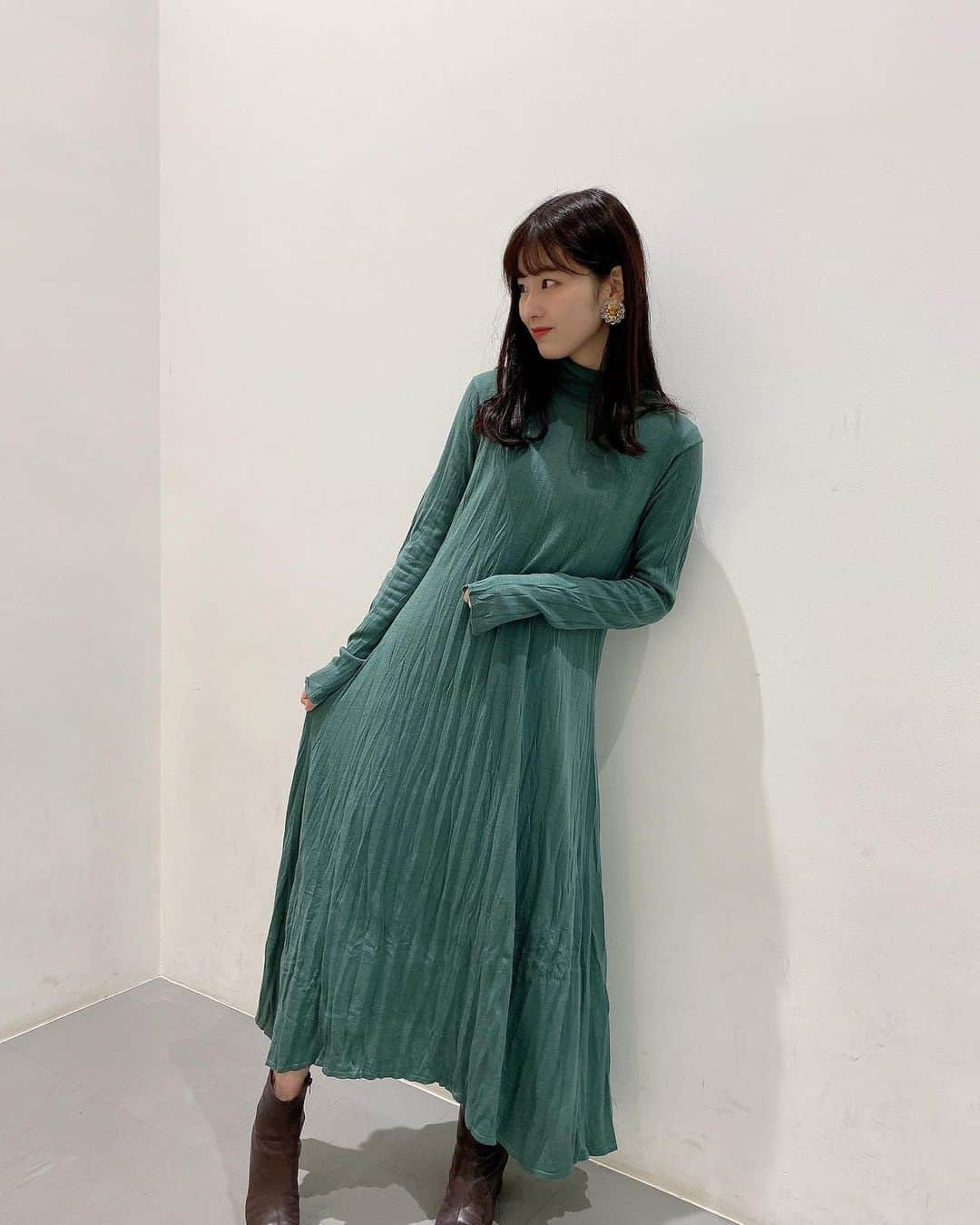 浅井七海さんのインスタグラム写真 - (浅井七海Instagram)「.﻿ 緑のワンピース👗﻿ Green onepiece👗﻿ ・﻿ ・﻿ #milaowen #onepiece」1月18日 20時12分 - naamin48_