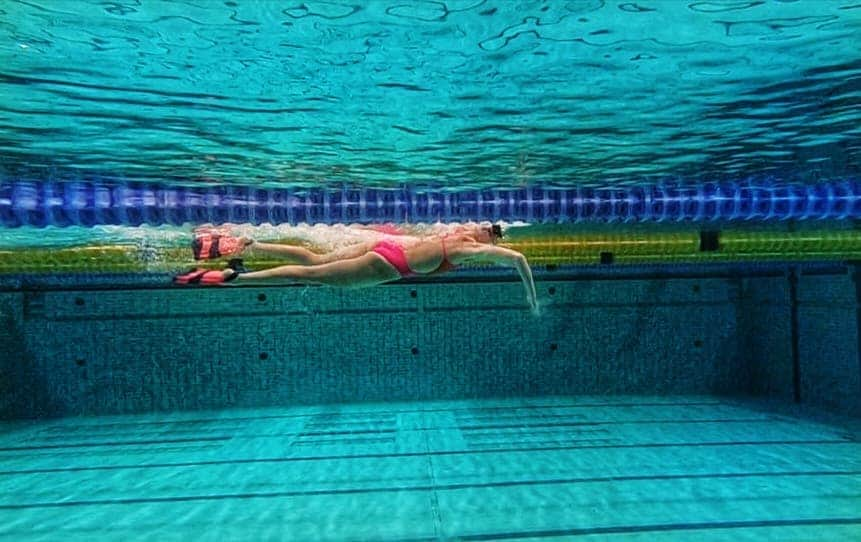 フェムケ・ヘームスケルクさんのインスタグラム写真 - (フェムケ・ヘームスケルクInstagram)「In the big blue open. 💦💙💭 . . #MyTypeOfBlueMonday #MondayMotivation」1月18日 20時18分 - femheemskerk