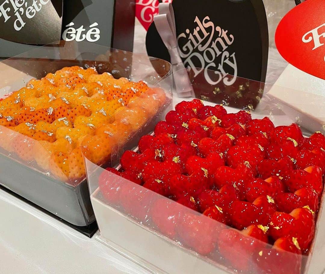 大石絵理のインスタグラム：「cake night at home💃🍓🪄🤎」