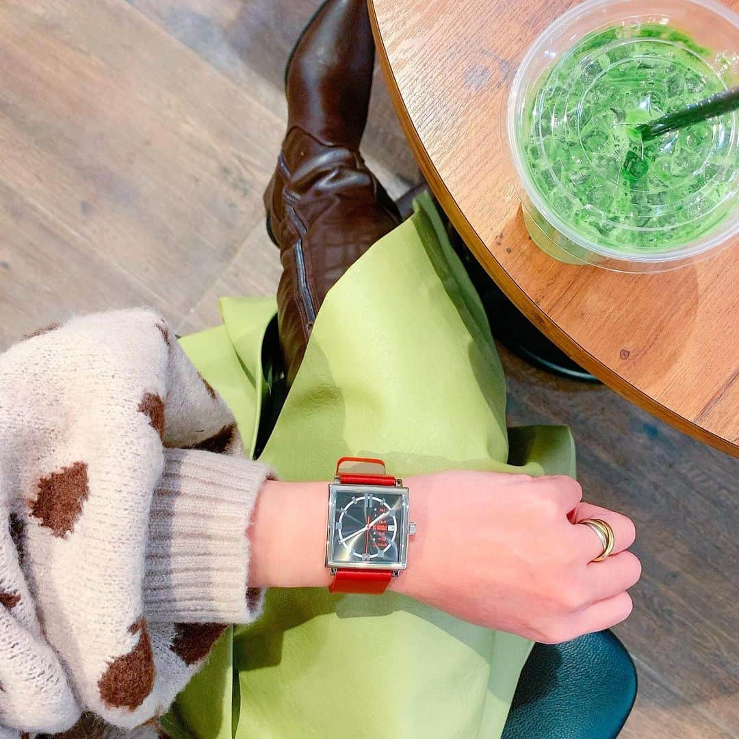 のインスタグラム：「🍀*゜ 珈琲系ばかりで胃が荒れそうだから 抹茶ラテ(❁ᴗ͈ˬᴗ͈)っ🍵 スカートも抹茶色♡  今日はちょっと息抜き と、言ってもホームセンター‪で 愛犬用品をしこたま買い漁る‪w 👨🏽‍🦰に🐶任せてたけど心配で即退散🚗 ³₃ . @nomonday_jp  NM-1 NM-465RD ゴツめな存在感あるビッグフェイス 真っ赤なベルトはコーデの差し色に♥️  ┈┈┈┈┈┈┈┈┈┈ クーポンコード 『miyukag123』ご使用で10%off🎟 ┈┈┈┈┈┈┈┈┈┈ . ･ ｡  ❤∴｡　   ﾟ ･｡❤ 　　 ❤･💜 　　 ﾟ💜｡ 💜 ｡  ﾟ✨ 💙ﾟ･｡✨ 　 💙｡💙✨ 　　　　✨ﾟ･｡💙 ✨ 　　　 ･ﾟ💚｡･  　 💚✨💚· 　　　 　💛･💛 　　　　💛 ｡ﾟ✨ 　　　　　　 ･ ･｡💛  #watch#watches #watchlover  #nomonday#ノーマンデー#腕時計#時計#手元倶楽部#手元くら部 #手元コーデ #手元 #アクセサリー#ジュエリー#ファッション#コーデ#シンプルコーデ #きれいめコーデ #大人可愛い#大人女子#カフェ巡り #カフェ部 #カフェ活 #かふぇすたぐらむ #カフェスタグラム #休憩#息抜き#抹茶 #抹茶ラテ ✩ ⋆ ✩ ⋆ ✩ ⋆ ✩ ⋆ ✩﻿ ⋆ ✩ ⋆ ✩﻿ 見て下さっ方(*´︶`*)♡Thanks!♥️」