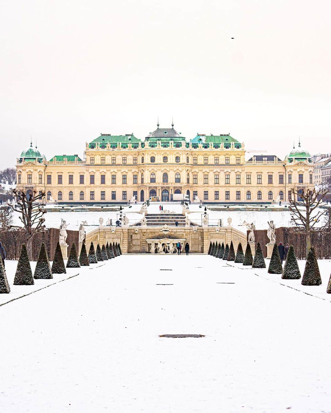 Wien | Viennaさんのインスタグラム写真 - (Wien | ViennaInstagram)「Do you want to visit the beautiful gardens of Belvedere palace tomorrow on our Instagram Stories? 🤩❄️ by @theowien #ViennaWaitsForYou」1月19日 5時45分 - viennatouristboard
