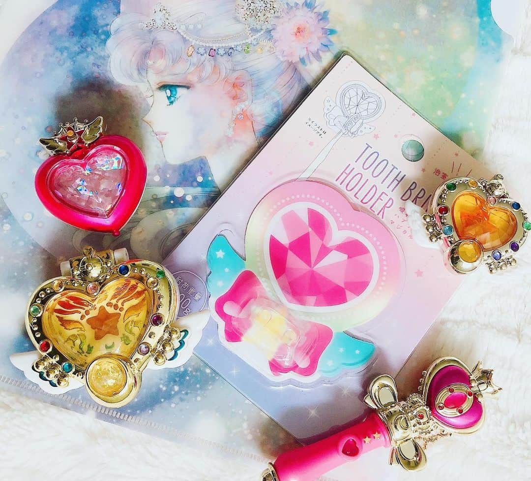 Sailor Moonさんのインスタグラム写真 - (Sailor MoonInstagram)「✨🌙 Picked up this toothbrush holder cause it looks like a Sailor Moon magical item! Am I right!? From Oomomo! 🌙✨  #sailormoon #セーラームーン #daiso #toothbrush」1月19日 5時49分 - sailormoon_sc