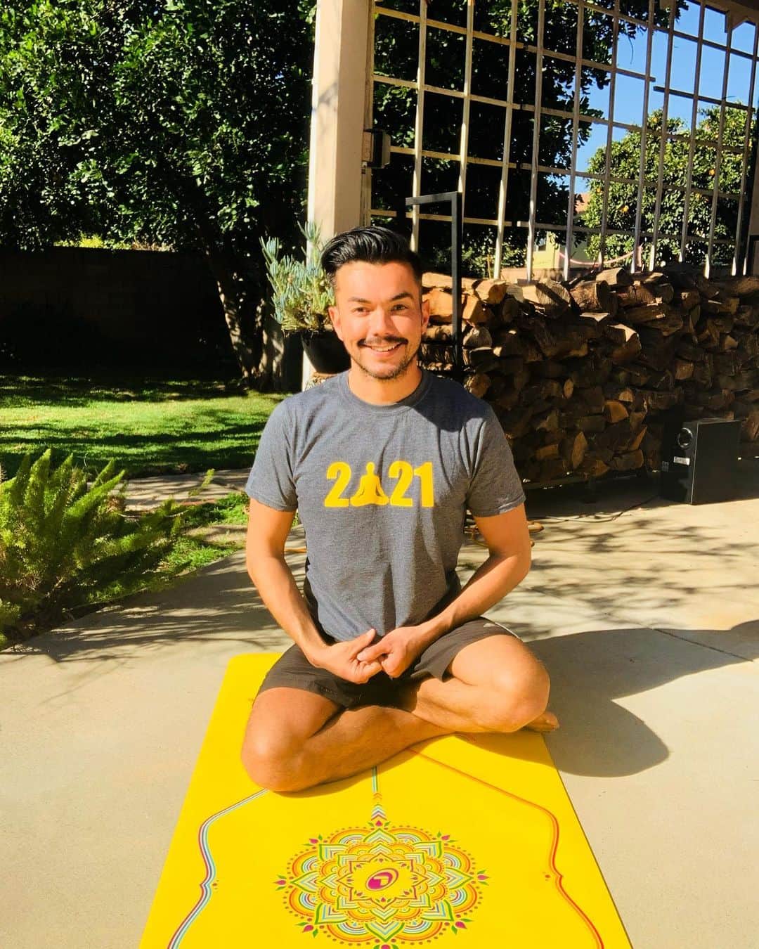 アンソニー・ラモスのインスタグラム：「I’m so happy that I’ve reconnected with my pal @jessebrune in 2021 and I’m also so happy he’s got such a cool site @thefedcollective which aims to inspire joy-fueled living ☮️   #2021 #Love #friendship #Wellness #Health #mindfulness」