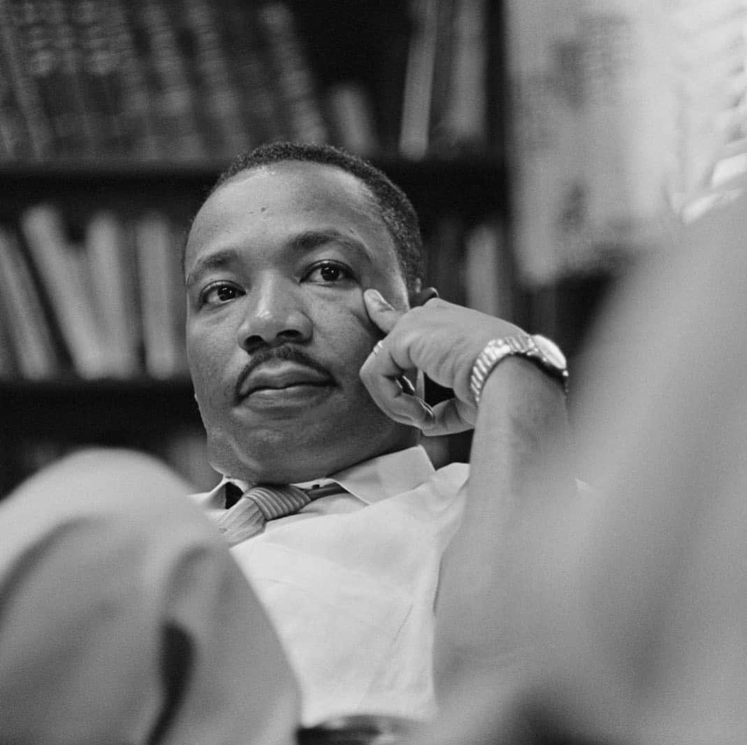 ステフィン・カリーさんのインスタグラム写真 - (ステフィン・カリーInstagram)「“The time is always right to do what is right!” -Martin Luther King Jr.   Eyes open. Keep pushing! Continue Dr. MLK JR’s legacy and his mission by what you do, say, think every second of every day. Choose Hope. Choose love. But be committed to progress and accountable to how you can move the needle.」1月19日 6時02分 - stephencurry30