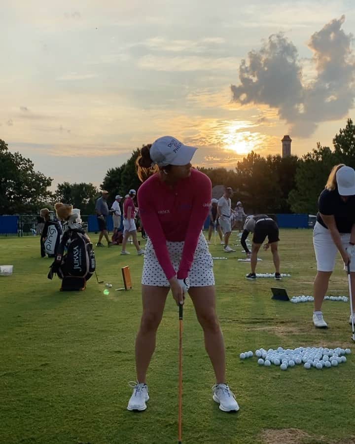 マリナ・アレックスのインスタグラム：「Missing tournament golf 😔 Can’t wait to do this again」
