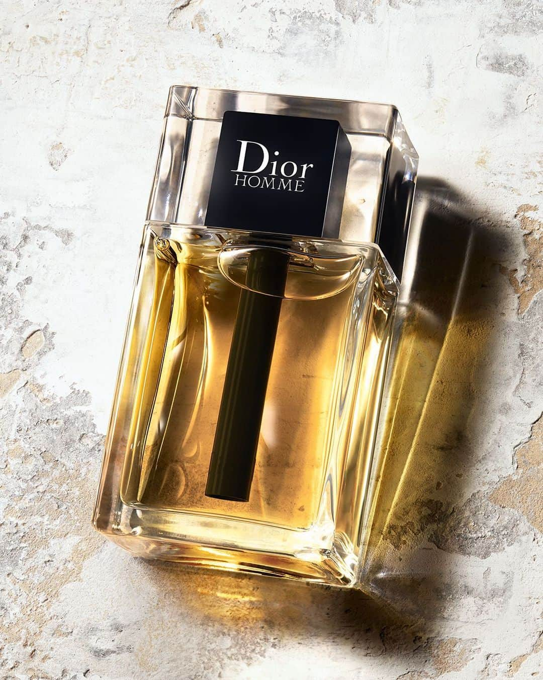 クリスチャンディオールさんのインスタグラム写真 - (クリスチャンディオールInstagram)「I’M YOUR MAN - DIOR HOMME Dior Homme Eau de Toilette is an intensely woody yet luminous signature by François Demachy, Dior Perfumer-Creator that’s powerful and appealingly fresh. • #DiorHomme #ImYourMan #RobertPattinson」1月19日 6時17分 - dior