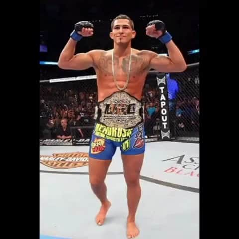 ジョンス のインスタグラム：「Contract signed✍🏽 . I’d like to officially announce that I have signed with @showtimepettis and the @showtimegroup family. I believe my careers in good hands and I’m excited to see what 2021 brings me.  . Thank you @showtimegroup @showtimepettis  For taking the ride with me. Let’s make some noise. It’s the young guns time to shine.  Make my island proud 🇵🇷  . . Thank you @jonathan_paul_ruiz And my @striking101 Family for all your love and support. I’m going to make you guys proud.... next stop. @jacksonwink_mma 💪🏽  . . #showtime#oneshot#striking101#fighter#blessed#share#explore#post#swagbrasil_」