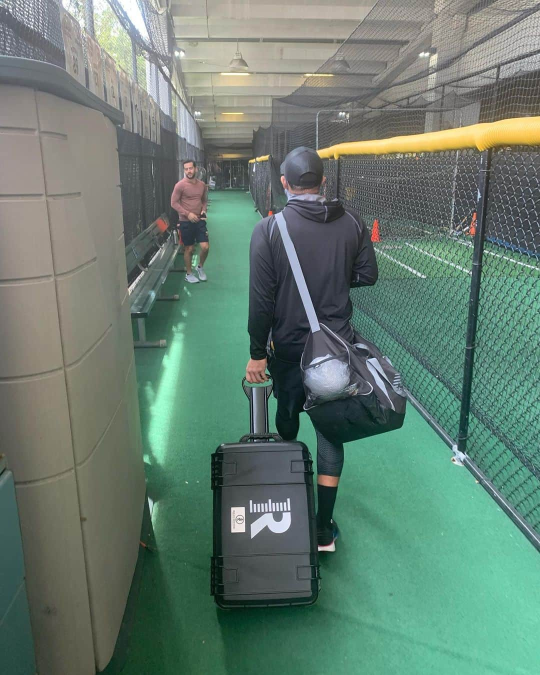 レネ・リベラのインスタグラム：「Excited with my new toy @rapsododiamondsports ! Guys! Its all the hype!   Aqui jugando con mi juguete nuevo! Super pompiao! #rapsodobaseball Es todo lo que la gente dice!」