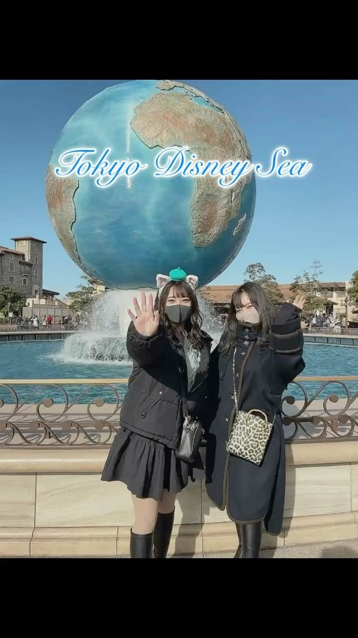 山田寿々のインスタグラム：「お姉ちゃんとディズニーシー行った🐠  #東京ディズニーシー #東京ディズニーリゾート #tokyodisneysea #姉妹 😋 @tannana.yamada」