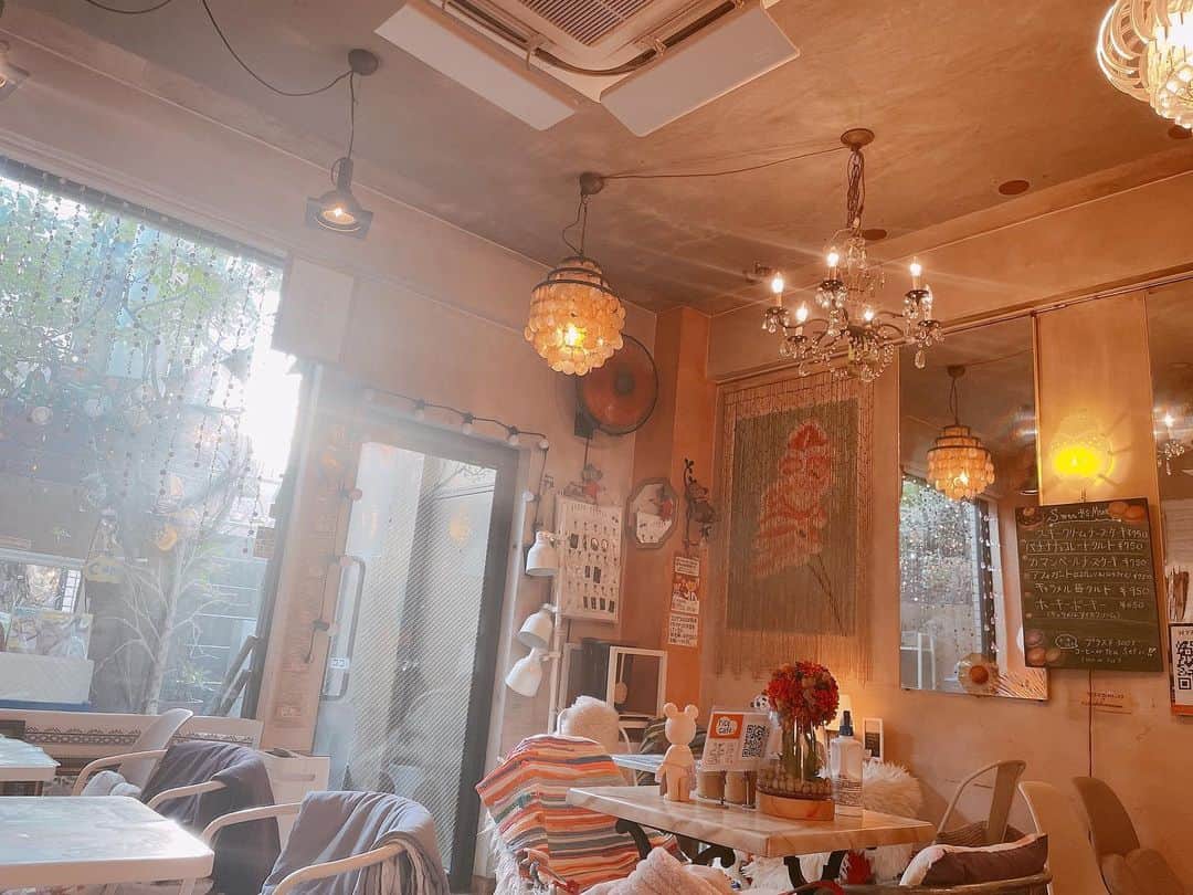 宇佐美幸乃さんのインスタグラム写真 - (宇佐美幸乃Instagram)「駒澤大学のricecafe に行ってきました♡ オムライスが美味しすぎたし、店内はレトロな装飾でめちゃめちゃタイプだった、、、 さあきゅんとデートでしたっ💛  #駒沢大学 #cafe #café #cafestagram #オムライス　#japan #japanese #foodstagram #followｍe #fff #idol #アイドル　#koreanfashion  #punyus」1月18日 22時14分 - usami_yukino