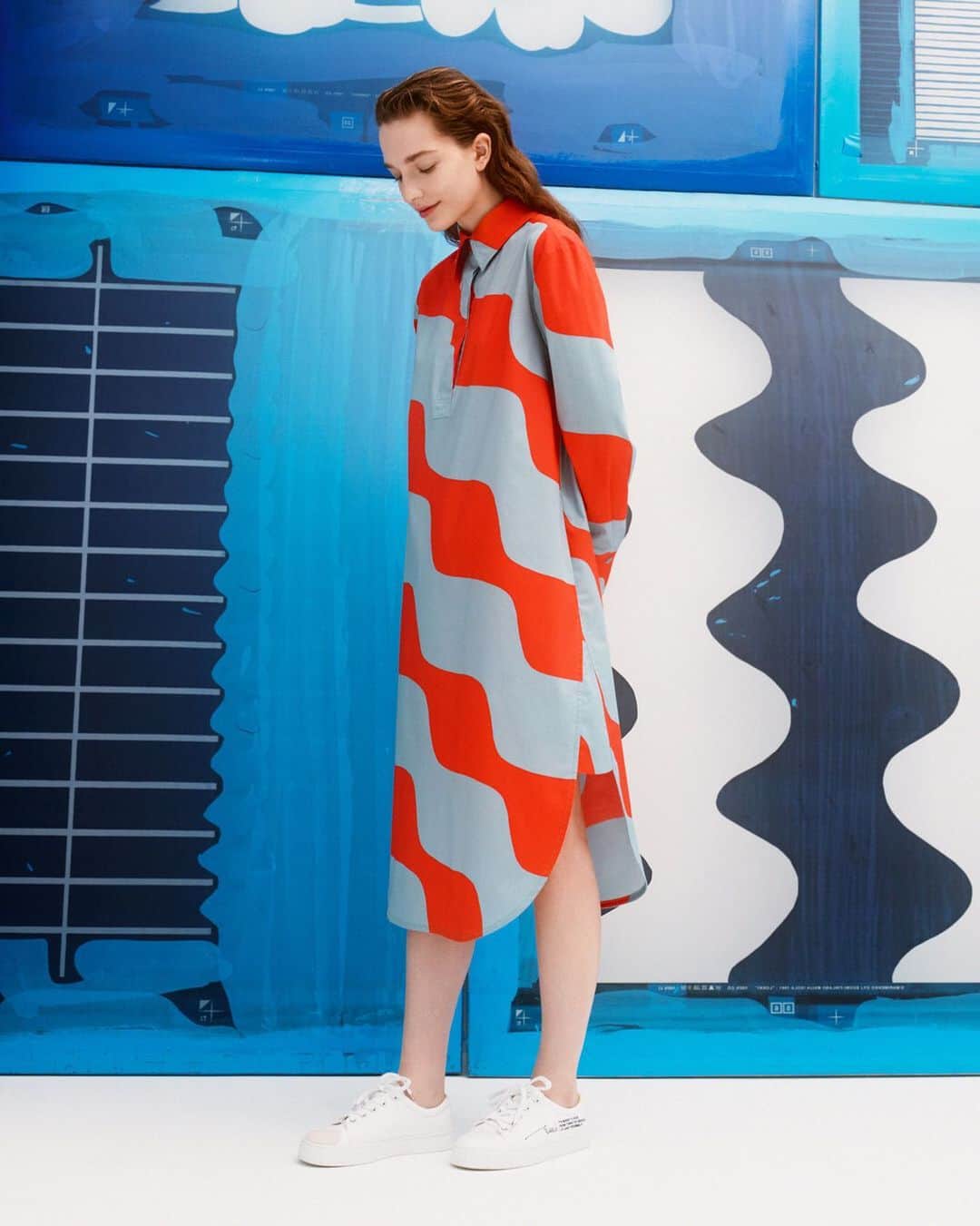 マリメッコのインスタグラム：「A timeless silhouette adorned by a standout pattern: our go-to uniform for the new season. ⠀⠀⠀⠀⠀⠀⠀⠀⠀ The common threads running through the new Art of printmaking collection are abstract art and geometry. Our newest arrivals, like this Kuuluminen dress, reflect the play of basic forms and feature Maija Isola’s vibrant 1968 Taifuuni (typhoon) print. Explore the new arrivals: link in bio. #marimekko」
