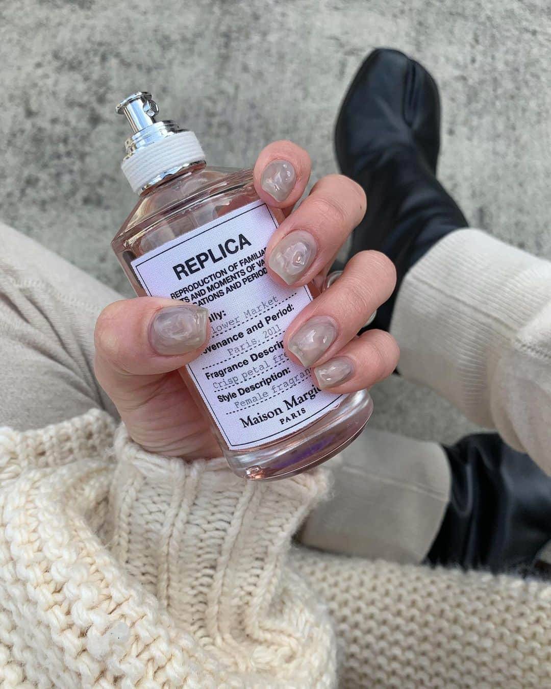 Mie Kawanoのインスタグラム：「new  nail 初めてのスクエア▫︎  #nail #ジェルネイル」