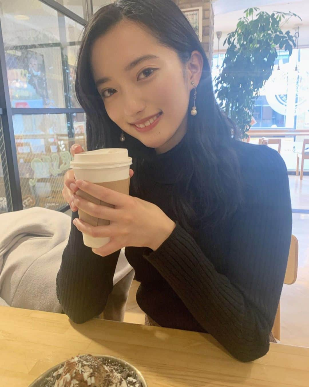 美詞のインスタグラム：「今日は幼なじみとランチ🌟 ランチの後はカフェでお茶もしてきた☕️ 久しぶりに会えて楽しかった〜♡」