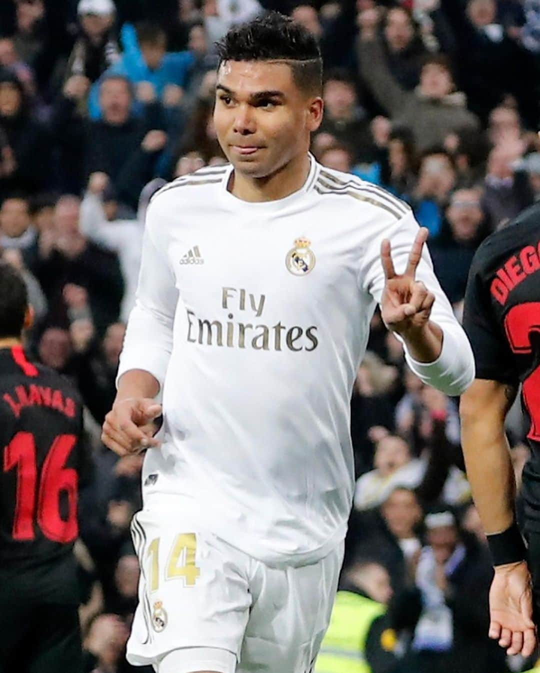 LFPさんのインスタグラム写真 - (LFPInstagram)「🔙 STRIKER MOOD ON!  🔙 ¡@casemiro activó el MODO GOLEADOR!  #OnThisDay #TalDíaComoHoy #RealMadrid #Casemiro #LaLiga #LaLigaSantander #Football #YouHaveToLiveIt #HayQueVivirla」1月18日 22時30分 - laliga