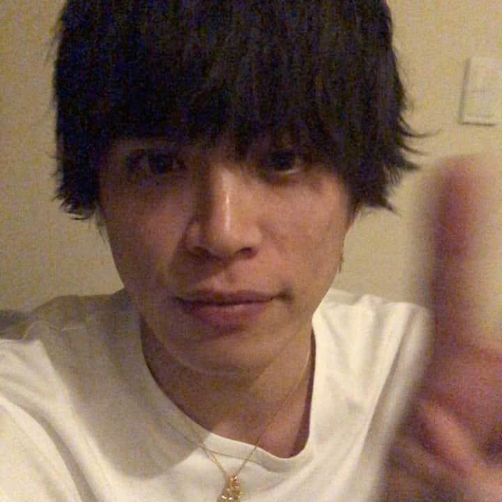 山本裕典のインスタグラム：「#33歳 #1988 #昭和63年生まれ  #ありがとう！！ #おかん、おとん #みなさん」